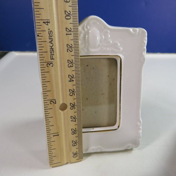 Ceramic White w Gold Picture Frame, (2) Ceramic Place cards Embossed Floral - Picture 12 of 14